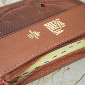 RVR046cLSGiPJRTIZ MARRON 430101 02 Biblia Reina Valera 1960 Letra grande con Zipper e índice 7899938430101