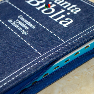 RVR084CLGIPJRJZTIA AZUL 407059 02 Biblia Reina Valera 1960 Tapa Jean Letra gigante 7899938407059