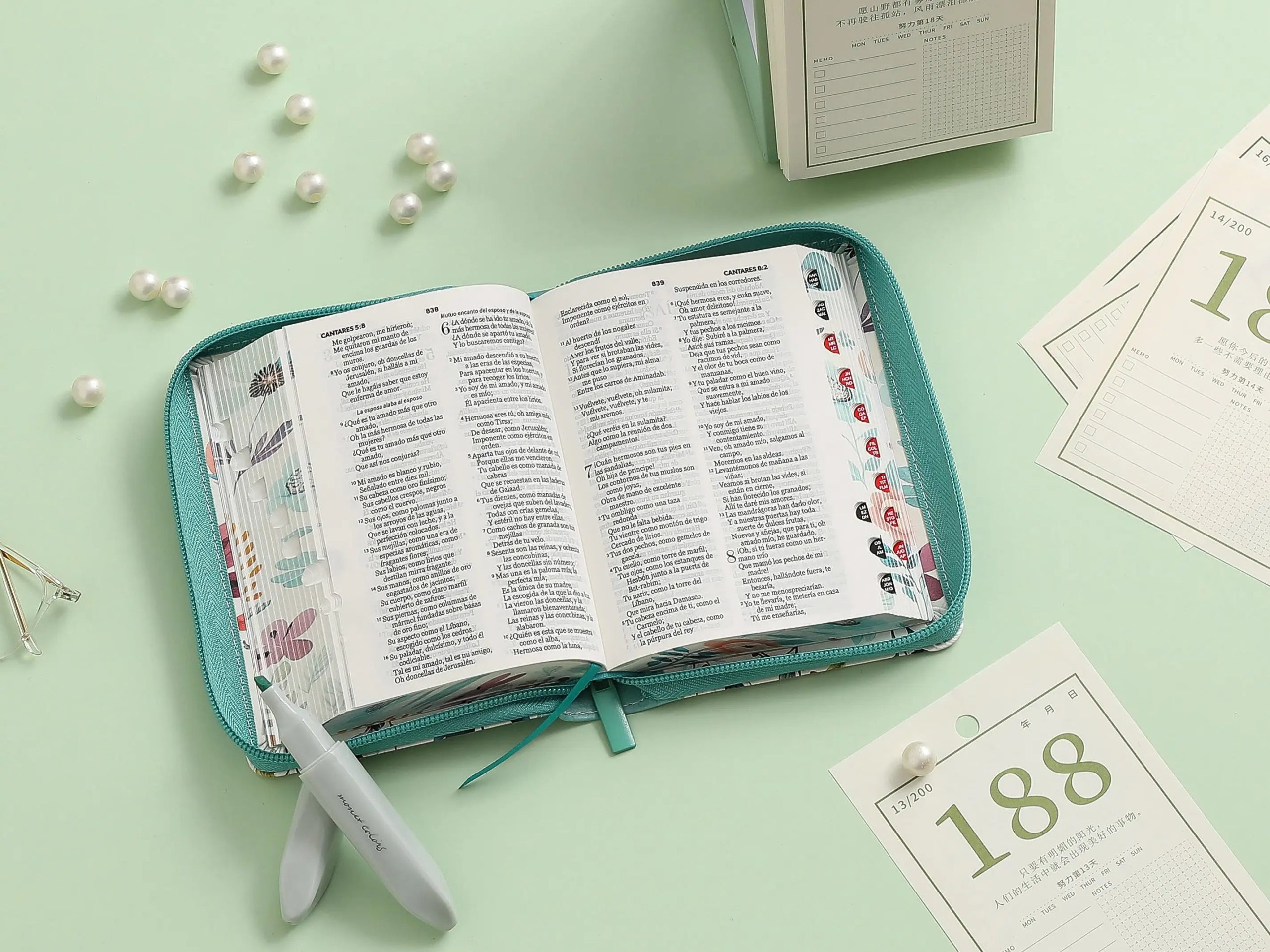 Biblia RVR60 de Bolsillo con Cierre Símil Piel Turquesa - Colección Jardín, Palabras de Jesús en Rojo