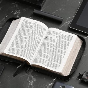 Biblia RVR60 Tamaño Compacto Símil Piel Negro Geométrico con Cierre