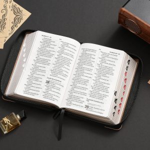 Biblia RVR60 Tamaño Compacto Letra Grande Símil Piel Bicolor Negro/Café con Cierre e Índice