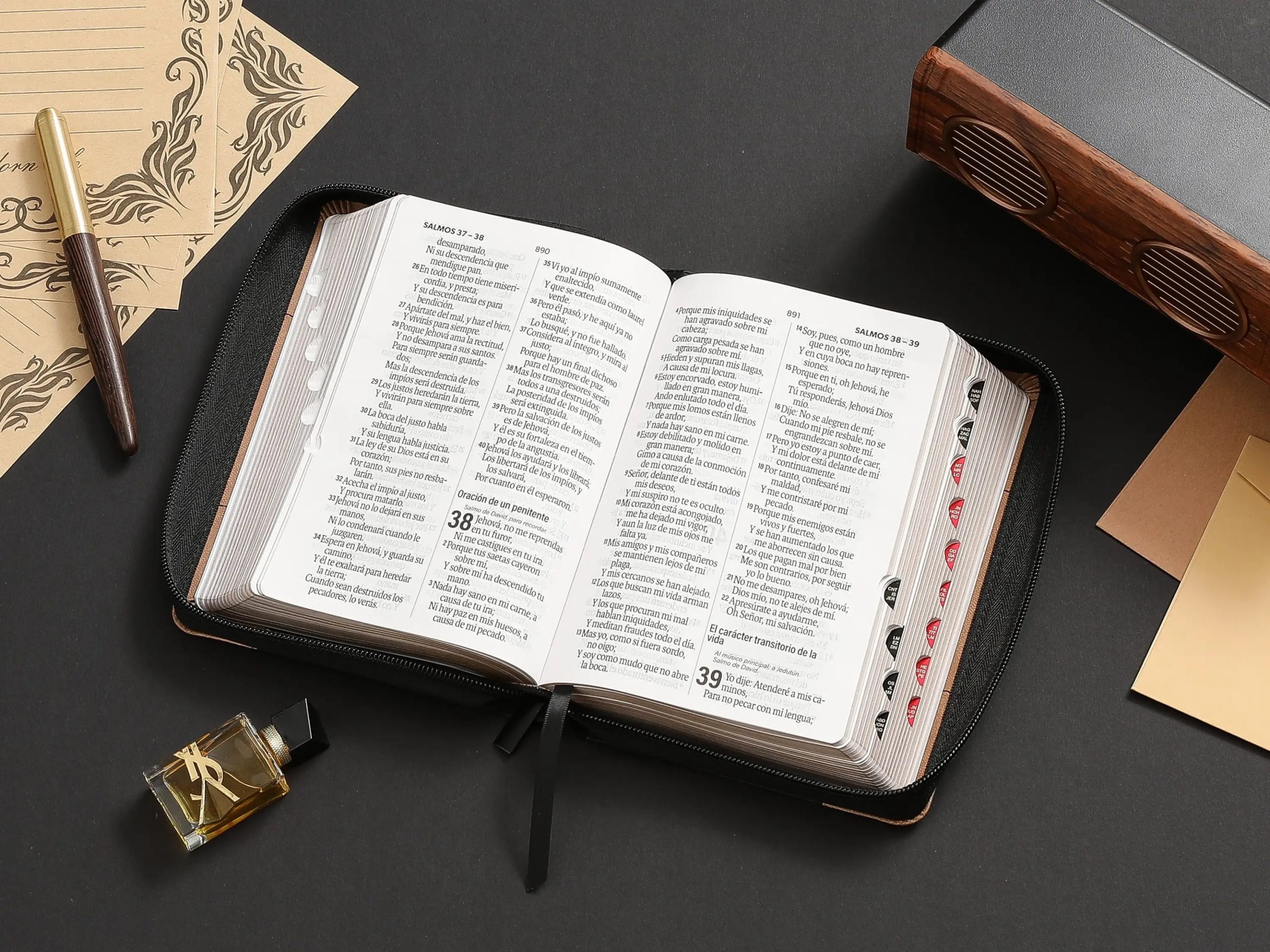 Biblia RVR60 Tamaño Compacto Letra Grande Símil Piel Bicolor Negro/Café con Cierre e Índice