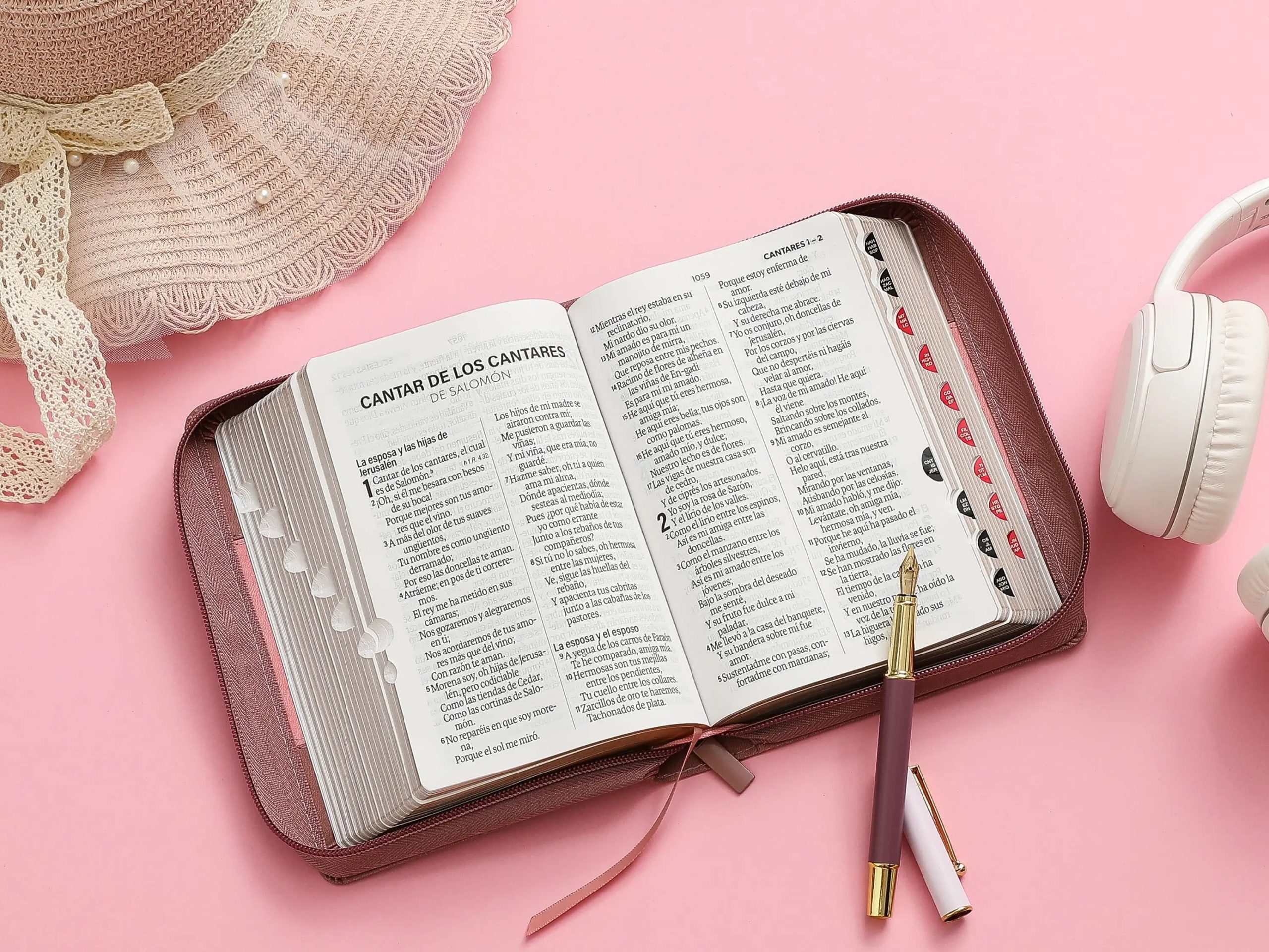 Biblia RVR60 Tamaño Compacto Letra Grande Símil Piel Bicolor Coral/Rosa con Cierre e Índice - Imagen 2